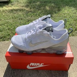 Nike Air Vapormax Flyknit 3 White Metallic Silver AJ6910-101 Women Sz 7y